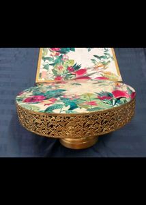 FAYS luxury gifting floral cake stand