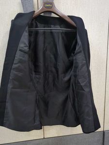 Elegant Black Collarless Blazer