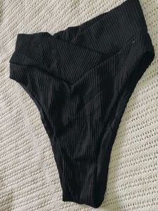 Black V-Cut Ribbed Thong