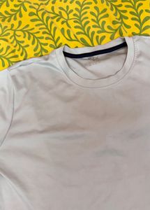 gym t shirt good condition 3 Colar available