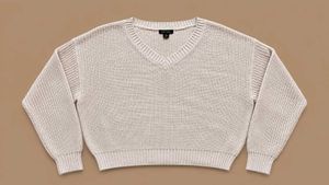 IVORY CREAM V-NECK KNIT SWEATER