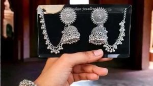 Combo Set Contemporary And Oxidized Silver Jhumkas
