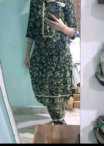 Beautiful Leaf Print Kurta set