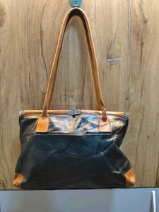 Chic Black &amp; Tan Leather Hobo Bag✨