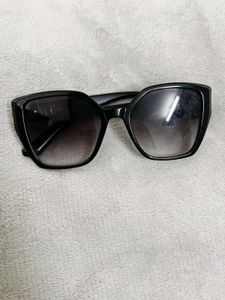 Chic Black Oversized Sunglasses