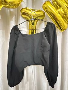 Chic Black Long Sleeve Crop Top
