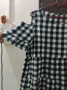 Chic Gingham Cold-Shoulder Dress