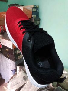 NEW NO USED SPORTS SHOE FOR MEN.
