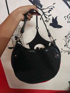 Gucci Shoulder Bag - Classic Style