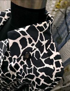 Chic Black &amp; White Print Trench Coat