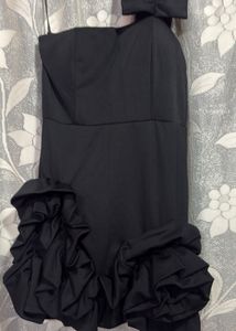 Chic Black One-Shoulder Ruffle Dress