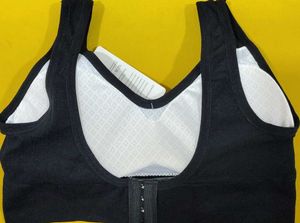 810 -- Ribbed Seamless 4 hook Sports Bra
