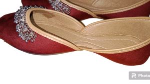 Maroon Embroidered Juttis