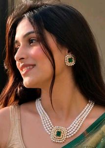 Elegant Pearl Necklace &amp; Earring Set