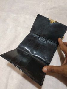 Elegant Black &amp; Red Lizard Texture Wallet
