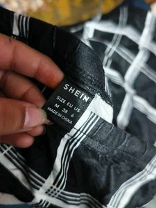 191110. Black and White Plaid Mini Skirt