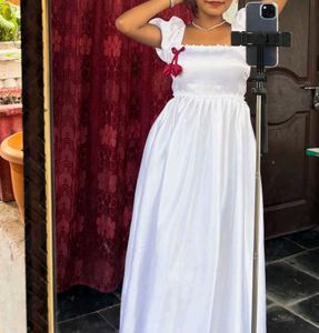 Elegant White Maxi Dress with Puff Sleeves