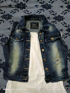Girl's Sleevless Denim Jacket / Vest