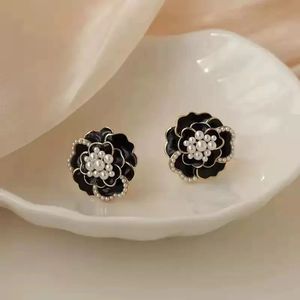 Elegant Black Flower Stud Earrings