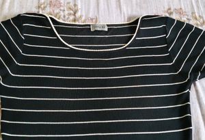 Chic Striped Black &amp; White Knit Tshirt
