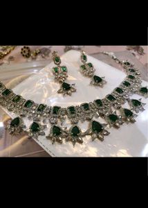 Stunning Emerald & Diamond Necklace Set