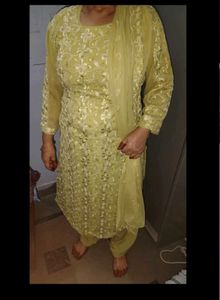 Beautiful Embroidered Kurta Set 90s