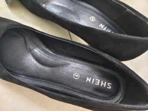 Black Suede Kitten Pumps