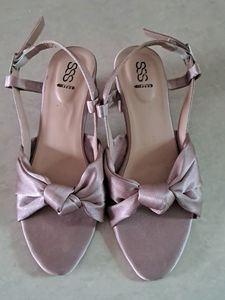 Elegant Bow Detail Sandals