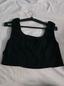 Chic Black Sleeveless Crop Top