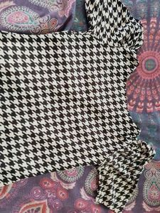 Houndstooth Print Long Sleeve Top