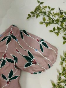 Chic Floral Top🌺🌿