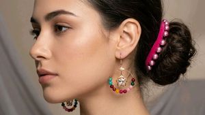 Stylish Accessories Combo – Earrings & Hairband