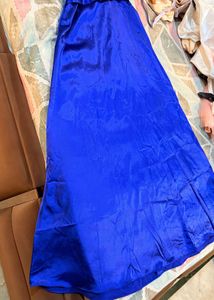 Blue Embellished Gown🦋🧚🏻‍♀️(zip stuck)