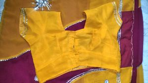 🌟 Vibrant Dual-Tone Saree with Mirror Work