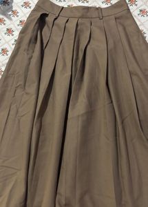 Stylish Black Top &amp; Brown Pleated Skirt