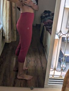 Comfortable Cropped Red Leggings