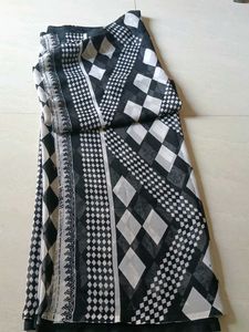 Monochrome Geometric Print Saree