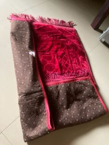 Red Velvet Pooja Aasan