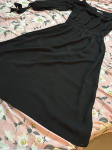 Coverstory Black dress