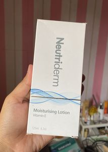 Neutriderm Moisturising Lotion Vitamin E