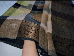 Elegant Women's Saree+stiched blouse
