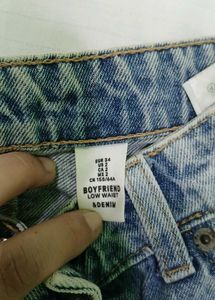 H&amp;M Distressed Light Wash Mom Jeans