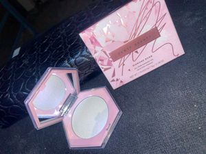 Fenty Beauty Diamond Bomb Highlighter