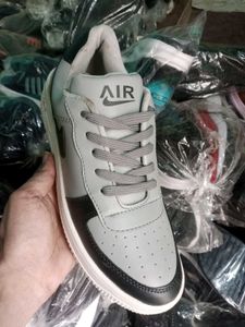 NEW NO USED SNEAKERS SHOES FOR MEN.