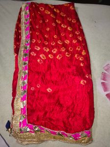 red dupatta for women