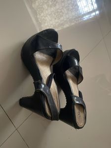 Stylish Black Wedge Sandals