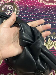 🖤 Black Leather Sling Bag