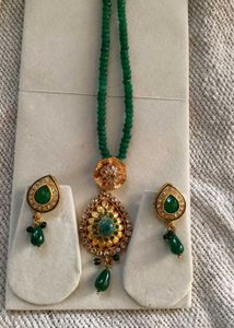 Stunning Emerald &amp; Diamond Necklace Set