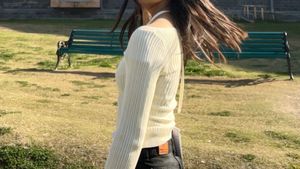 Cream Ribbed Knit Sweater with Halter Neck