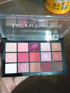 Hilary Rhoda Trendsetter Eyeshadow Palette